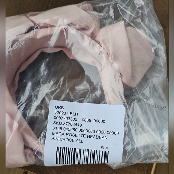 Urban Outfitters Mega Rosette Satin Headband in Blush Pink - Picture 8 of 10